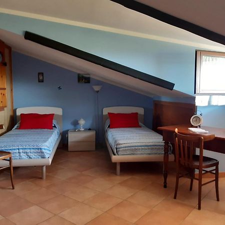Il Girasole Bed & Breakfast Castelvecchio Calvisio Exterior photo